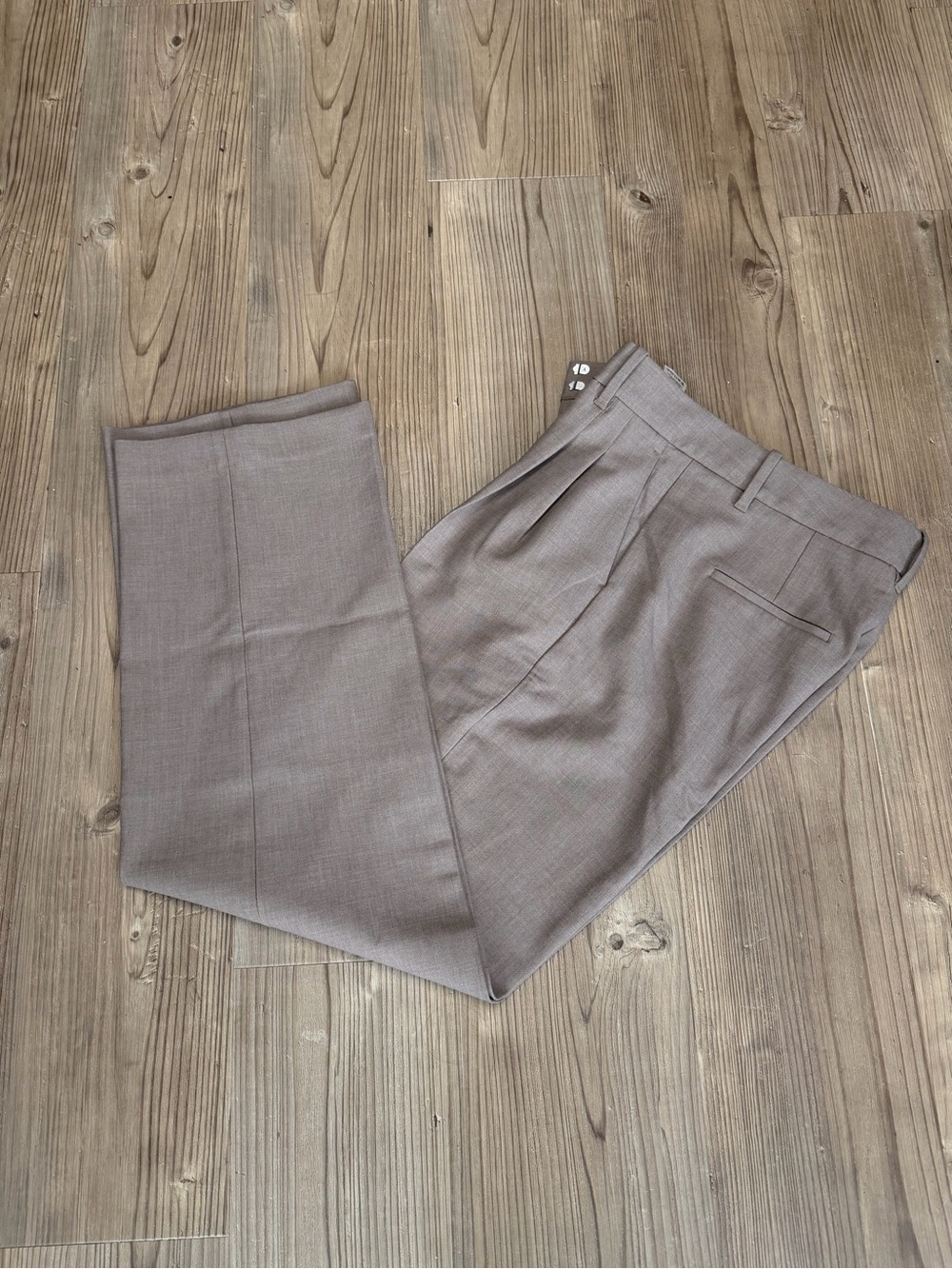 Aritzia The Effortless Pant in Taupe Brown